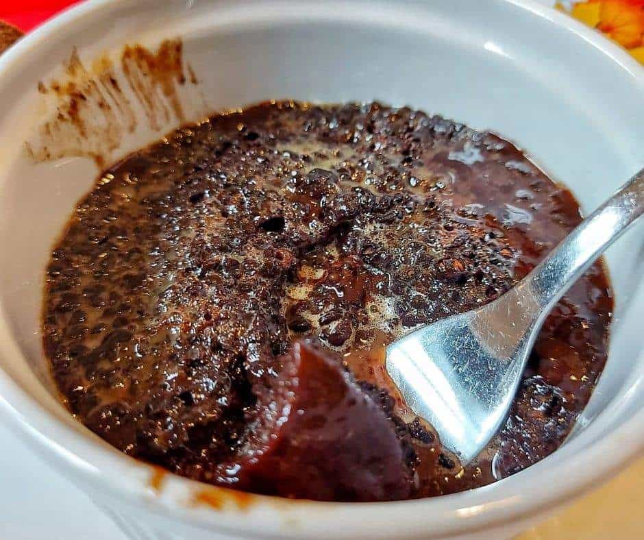 The world can always use more chocolate. This 3-ingredient mug cake is a quick way to satisfy your chocolate cravings. This healthy chocolate mug cake is flourless, refined sugar-free and oil-free too! | keto mug cakes, weight watcher recipes, single serving desserts, healthy snacks, healthy desserts, paleo desserts, gluten-free cake