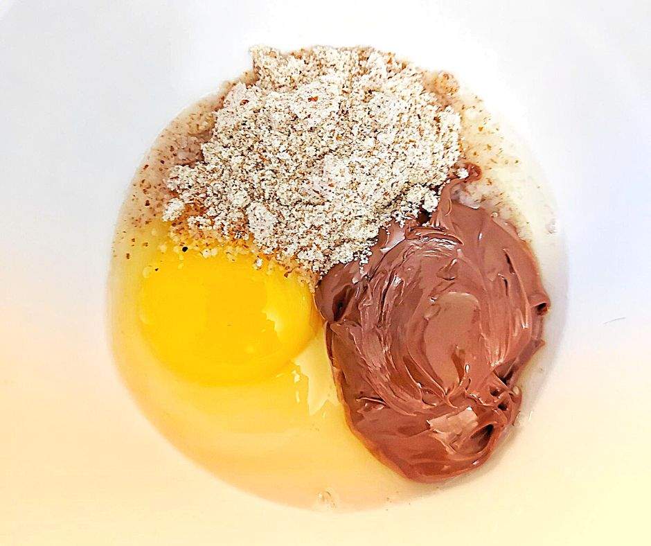 Nutella mug cake ingredients: an egg, almond flour, Nutella